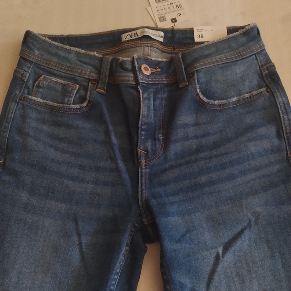 ZARA Mid Rise Skinny Mediun Wash Jeans👖💫